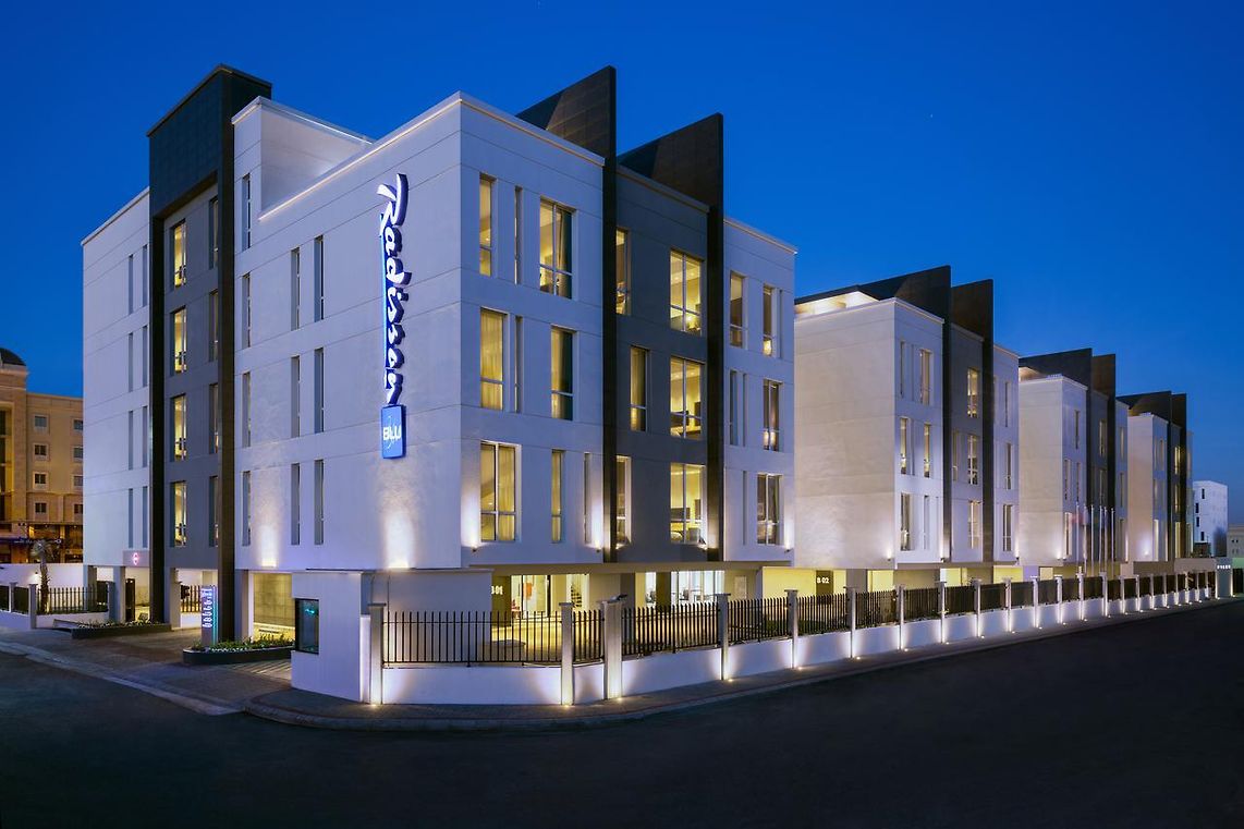 Blu residence. Holiday Inn Эль Хубар. Radisson Resort Zavidovo. Radisson Blu Tashkent. Al Khobar Resort & Spa.